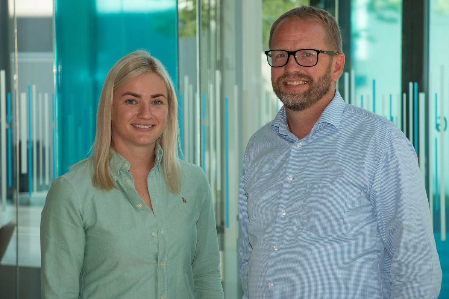 Advokatene Emily Coch Fjeldstad og Thomas Åtland Ellefsen. (Foto: Skagerak Energi)